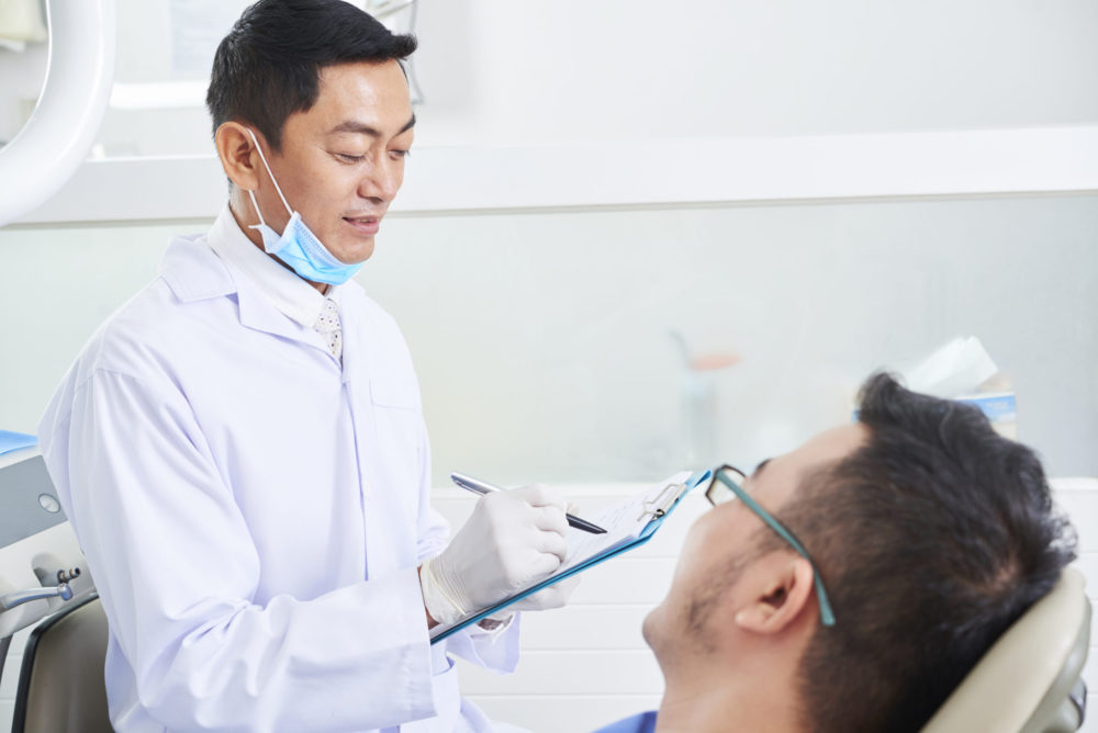 Read more about the article 植牙風險不難懂，台北假牙權威醫師說明植牙風險